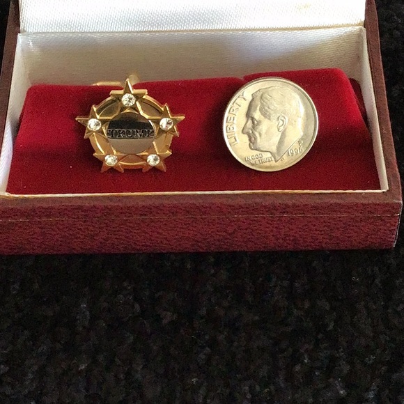 Trump Goldtone Cuff Links - Picture 3 of 4